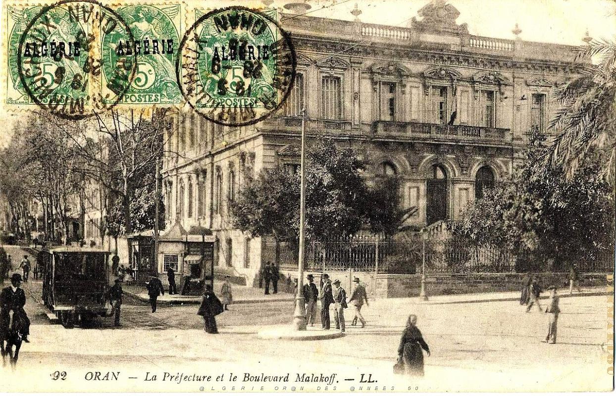 MH b- 035- Place Kleber et prefecture.JPG